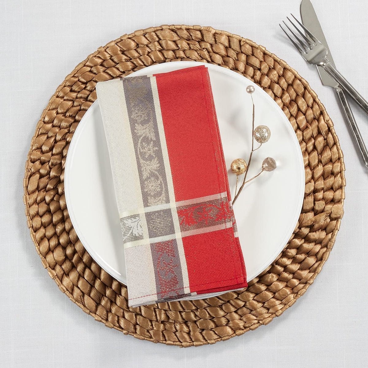 Fennco Styles Holiday Design Jacquard Christmas Tablecloth - Red Table Cover for Home, Dining Table, Banquets, Family Gathering and Special Occasion