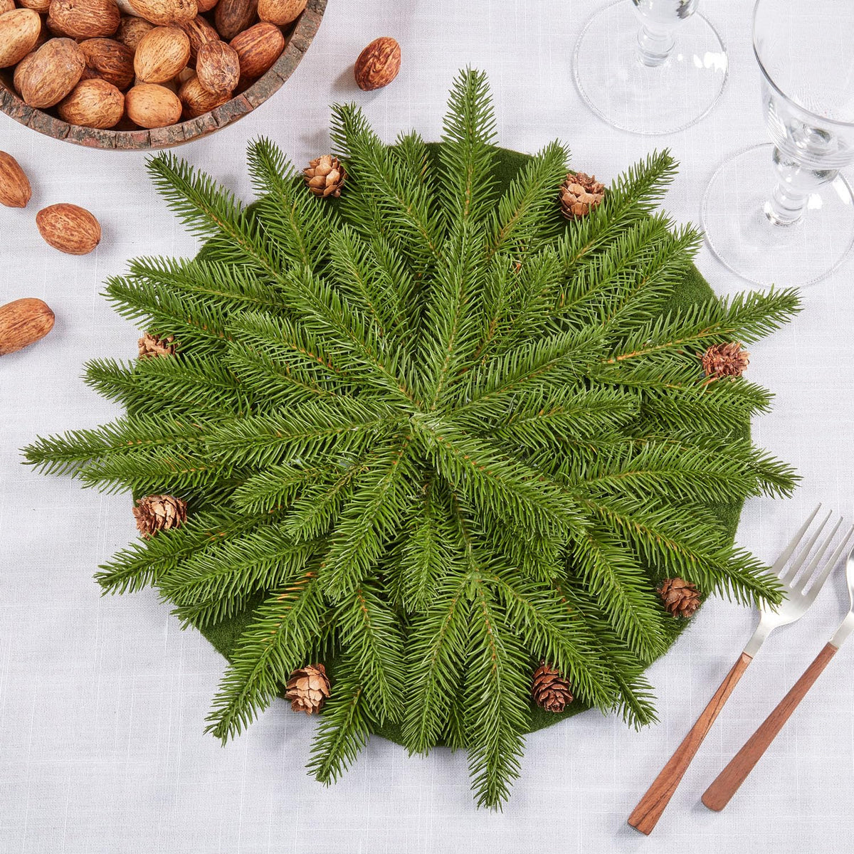 Fennco Styles Evergreen Pinecone Decorative Placemat 15" Round, 1-Piece - Green Holiday Design Table Mat for Home, Christmas Décor, Dining Table, Banquets, Special Events