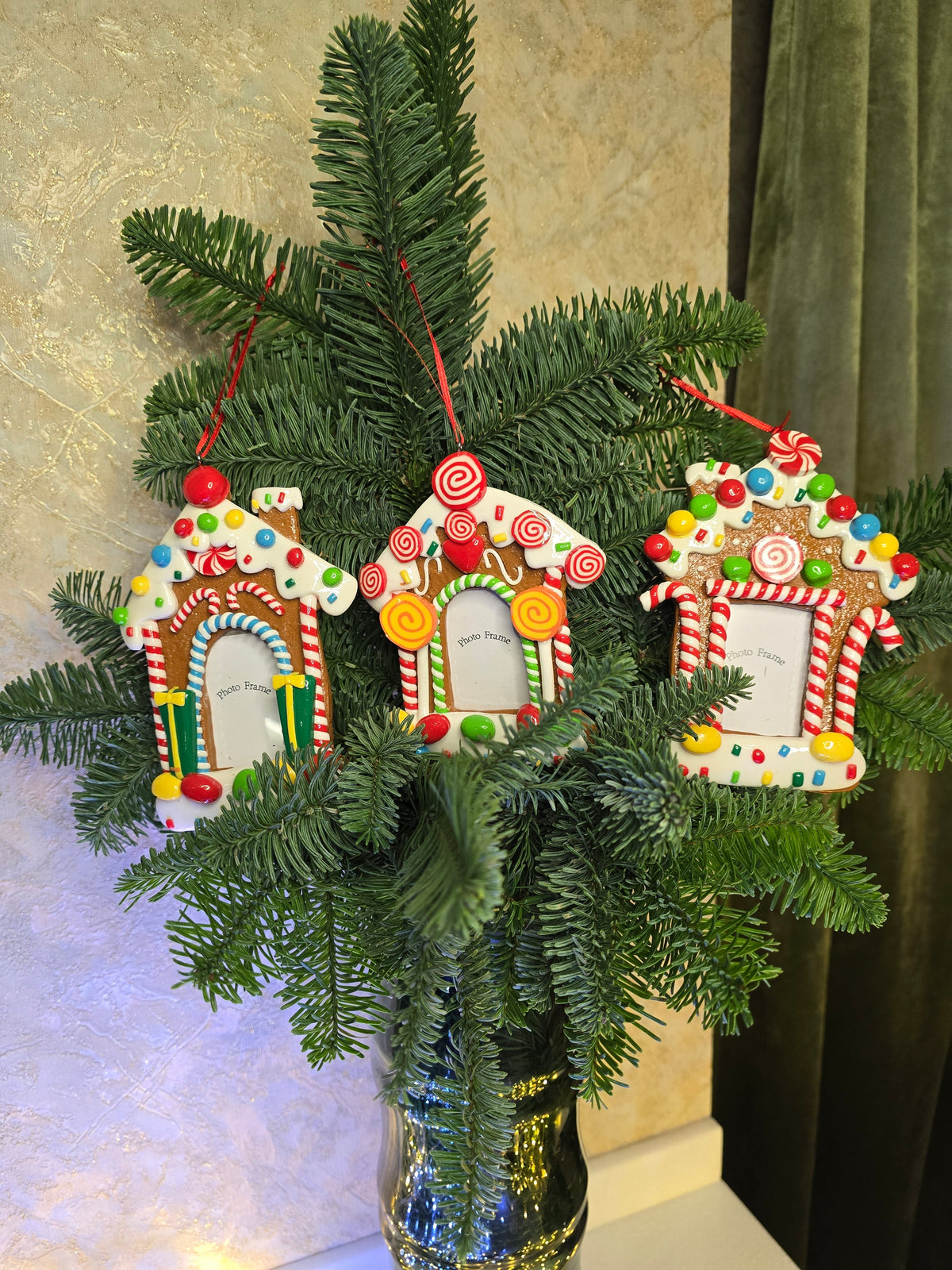 Christmas Ornament - Glossy Gingerbread Gingerbread House Frame. Wizardi Festive Decoration F07-N2-8-SEE200C