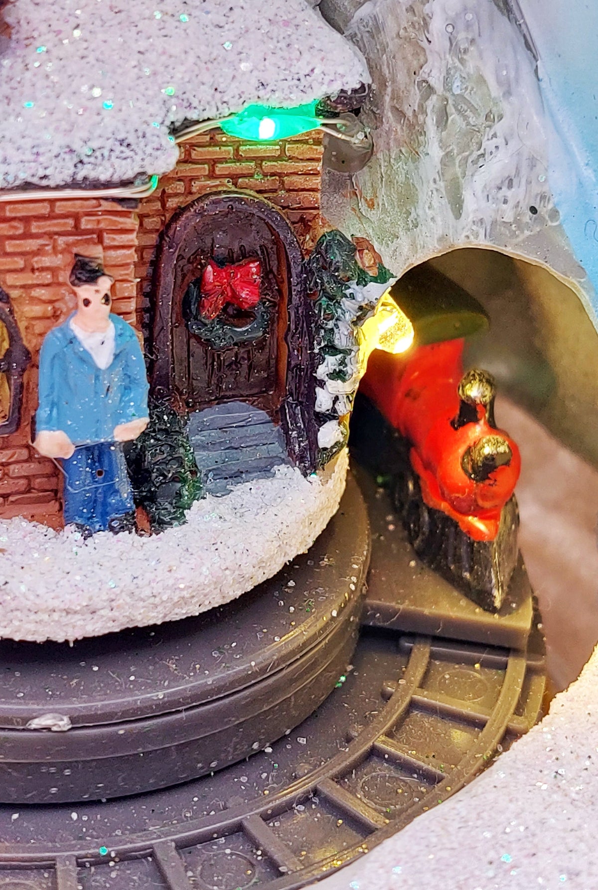 Christmas Tree with Winter Cottage and Train. Christmas Village Wizardi F07-N1-14-2309