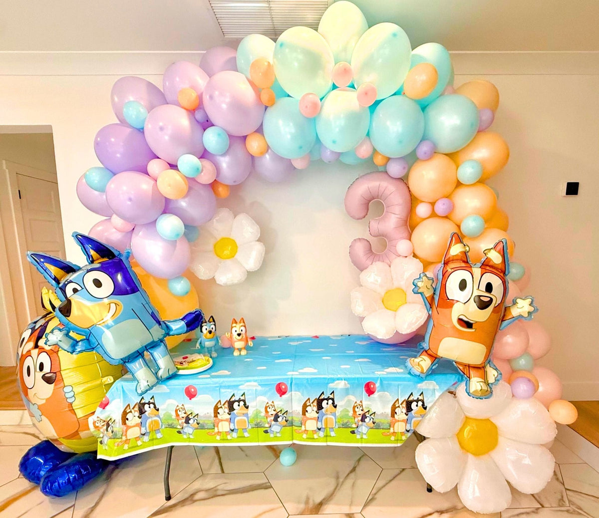 Blue Dog-Inspired Balloon Garland Kit