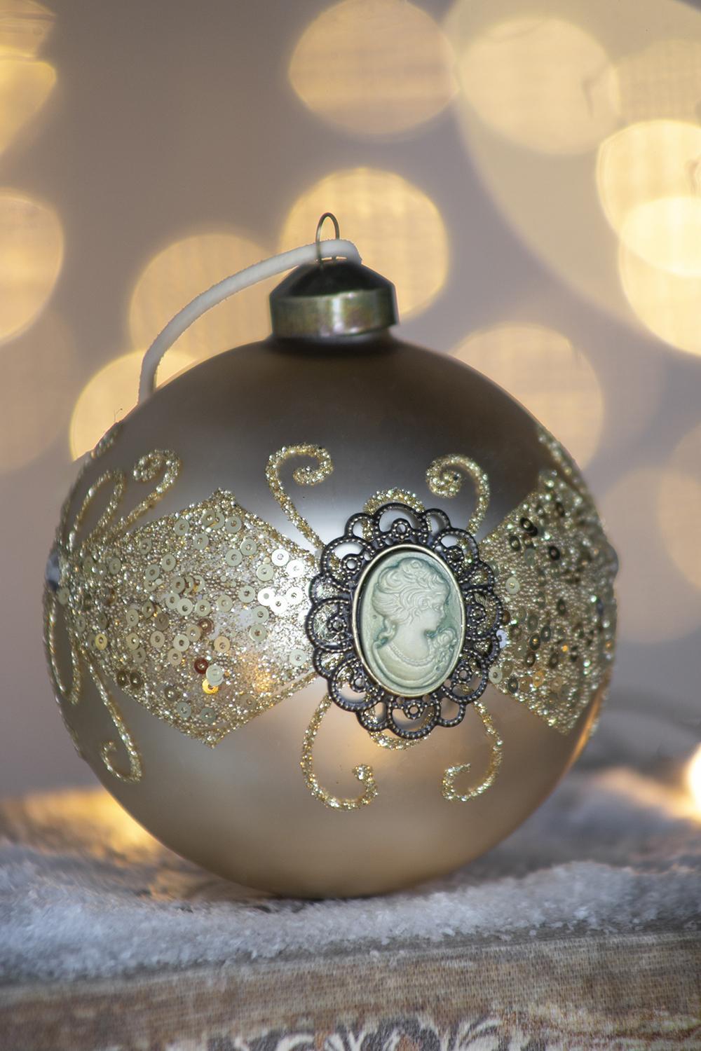 Decorative Glass Christmas Ball Ornaments Set with Hanging String – Gold or Red