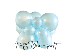 Premium Blue Ice Latex Balloon Cluster (5", 11” and 17”)