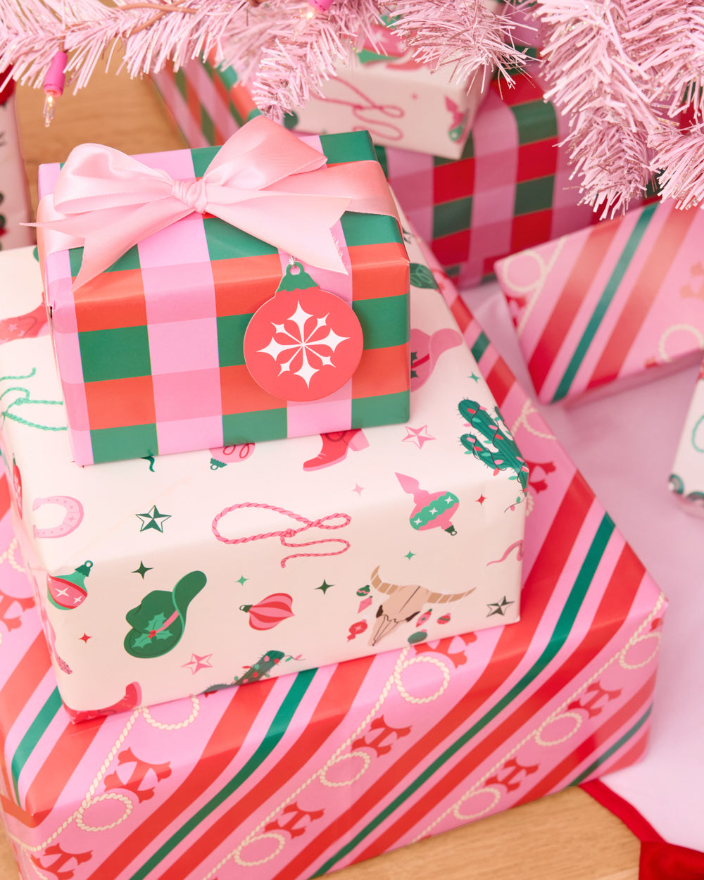 HO-down Wrapping Paper - 12 sheets + 16 tags