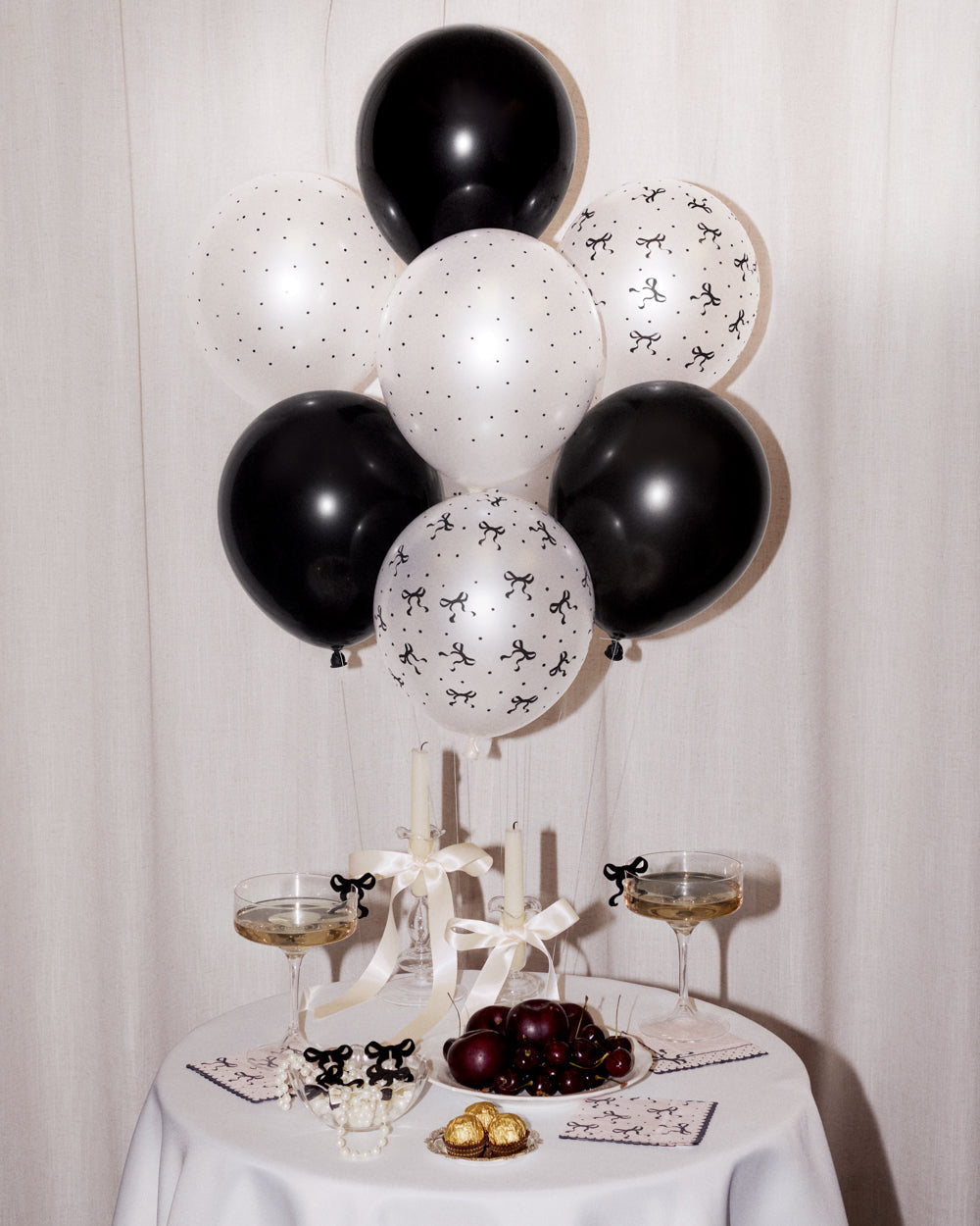 Little Black Bow Pack - 24 latex balloons