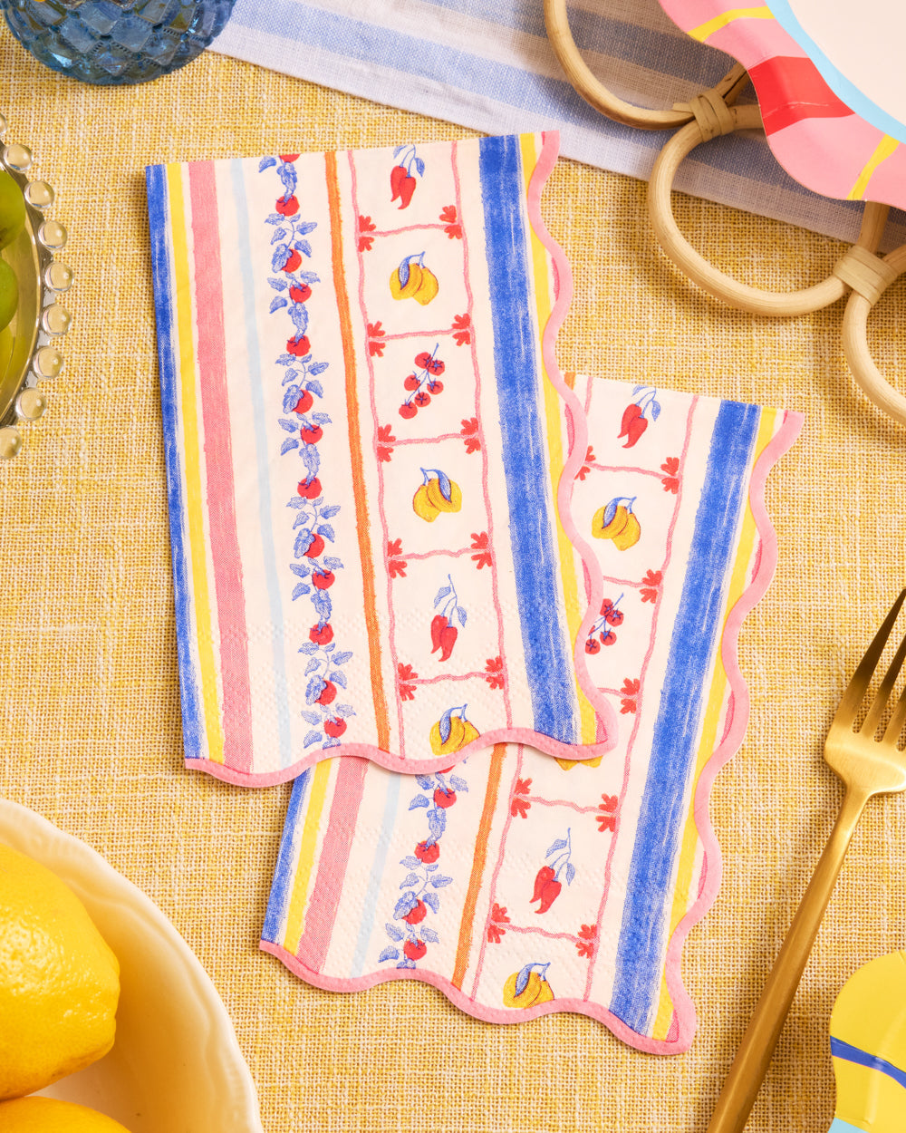 Italian Capri Napkins - 25 wavy edge napkins